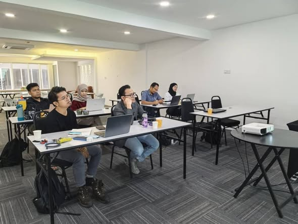 Peserta mengikuti latihan iklan digital Dentabay